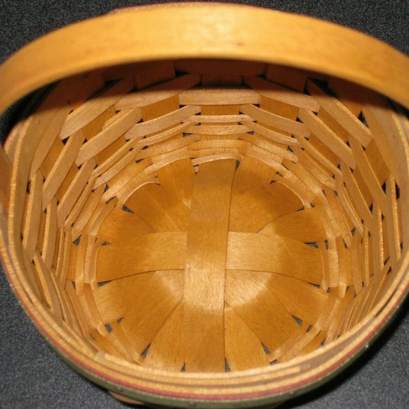 LONGABERGER 2005 CHRISTMAS BASKET WITH HOLIDAY STRIPE LINER & PROTECTOR - Picture 9 of 11